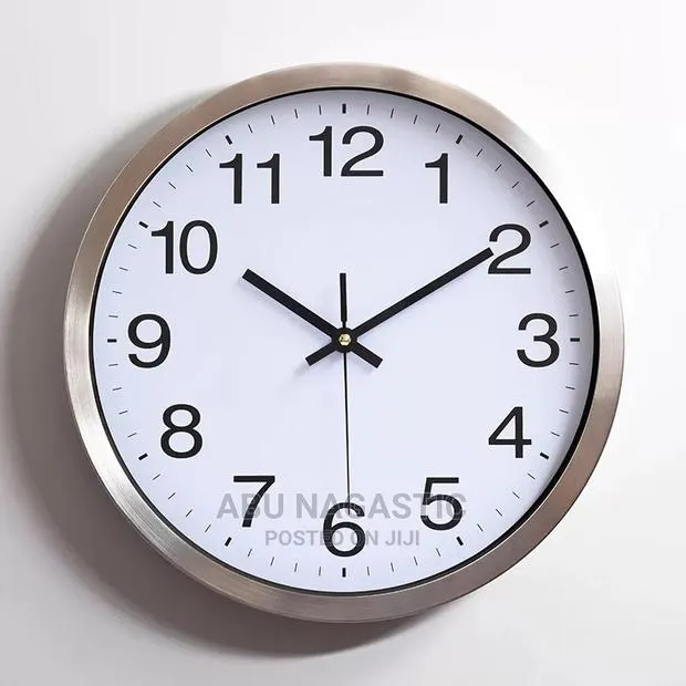 Wall Clock Spy Hidden Wifi Camera · Photo 1