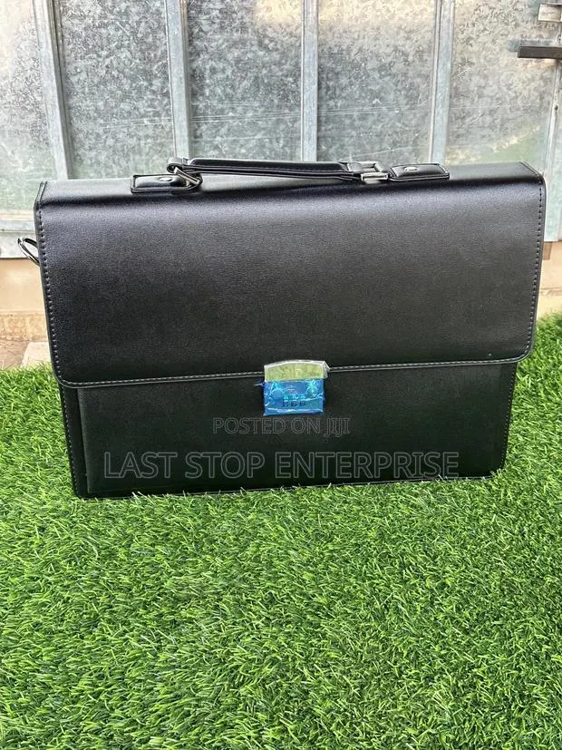 Quality Brief Case · Photo 1