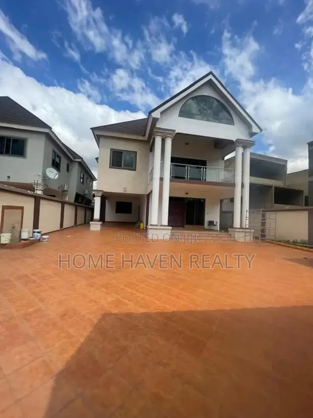 5bdrm Mansion in Dzorwulu for rent · Photo 1