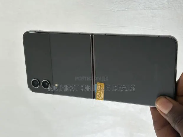 Samsung Galaxy Z Flip4 256 GB Black · Photo 1