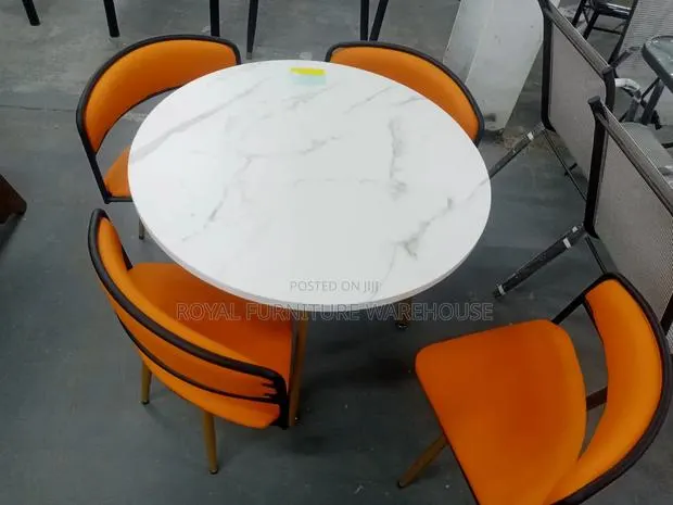 Round Dinning Set 4 Seater · Photo 1