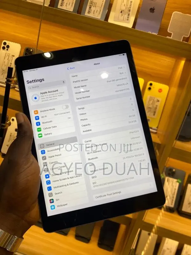 Apple iPad 10.2 (2021) 64 GB Gray · Photo 1