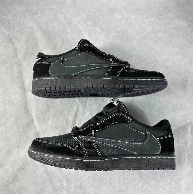 Nike Air Jordan 1 Low X Travis Scott Black · Photo 1