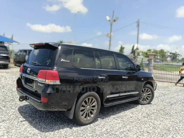 Toyota Land Cruiser 2016 Black · Photo 1