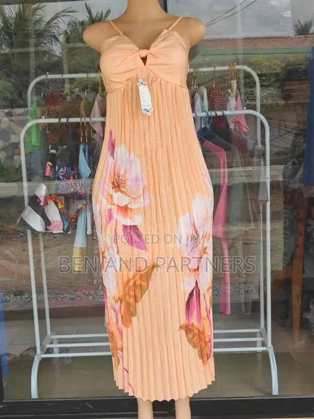 Ladies Dress · Photo 1