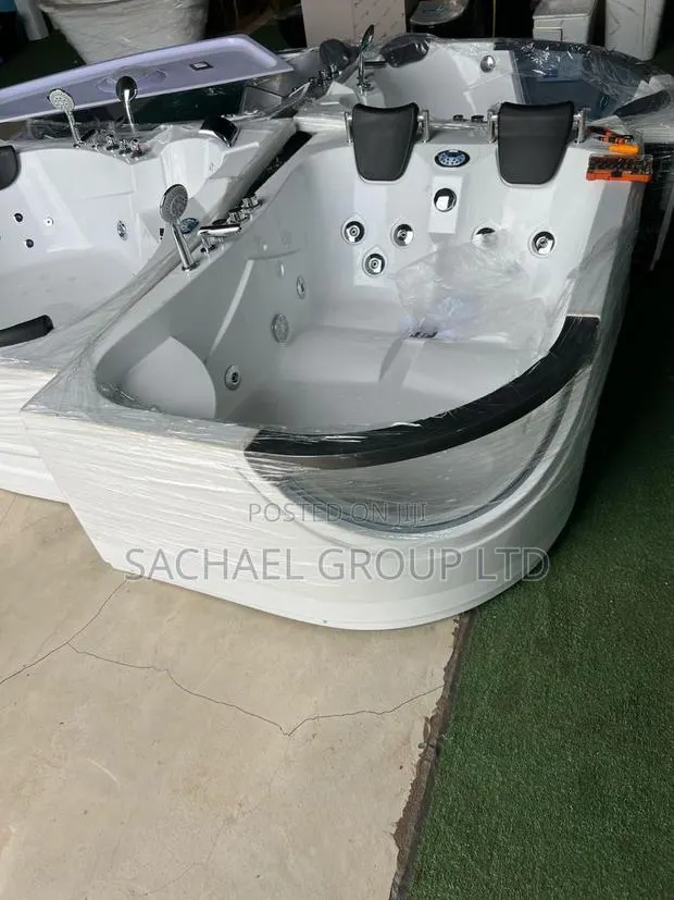 Classic 2 Person Jacuzzi · Photo 1