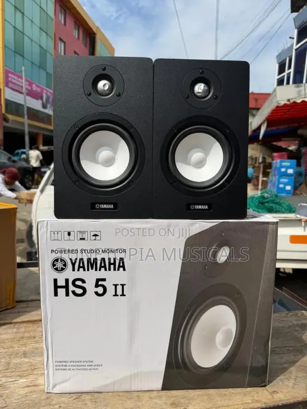 Yamaha Hs5 Ii Powered Studio Monitors · Photo 1