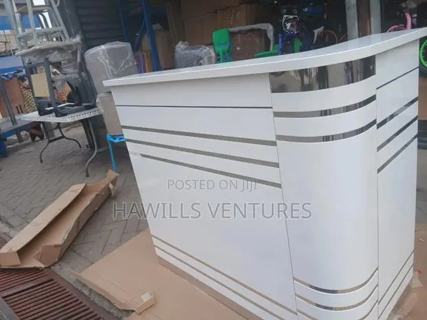 Saloon Reception Front Desk · Photo 1