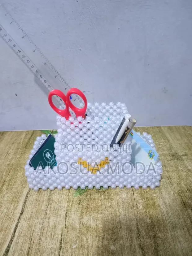 Beaded Stationery Stand · Photo 1