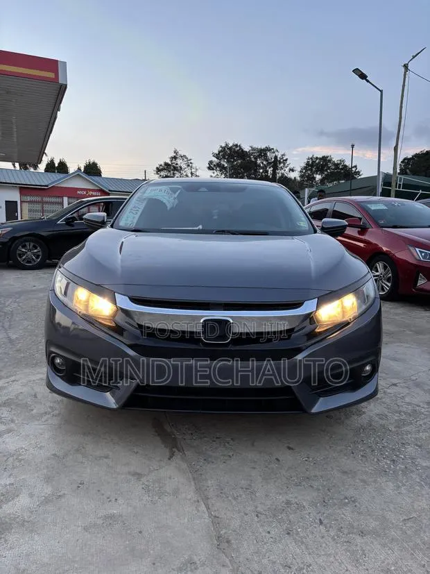 Honda Civic LX Coupe 2019 Gray · Photo 1