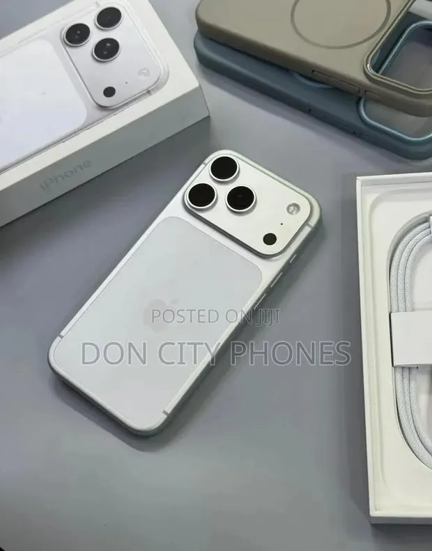 Apple iPhone 17 Pro Max 256 GB Silver · Photo 1
