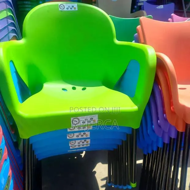 Obolo Plastic Chair · Photo 1