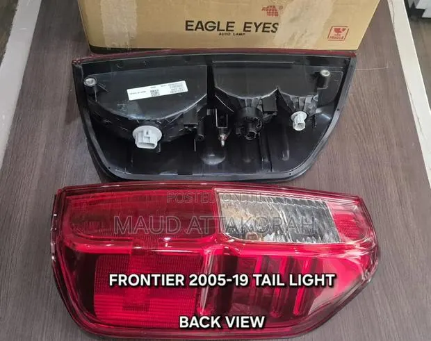 Toyota Frontier 2005-2019 Taillight · Photo 1