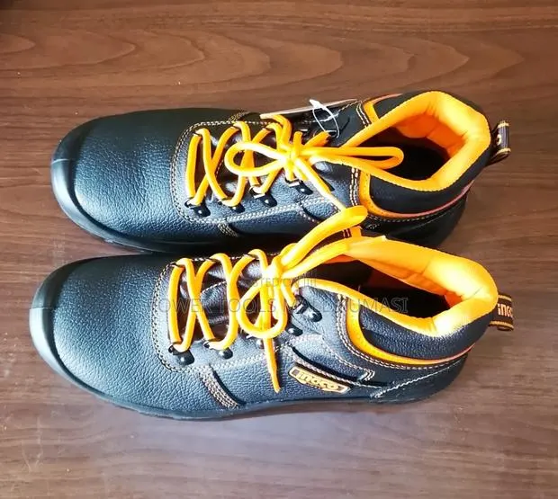 Safety Boots · Photo 1