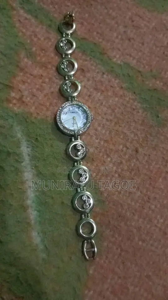 Rhinestone Ladies Watch · Photo 1