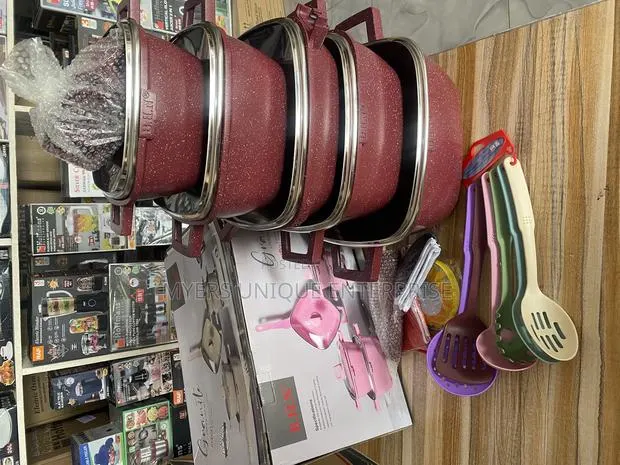 B.H.N 21 PCS Cookware Set to Use in the Kitchen · Photo 1