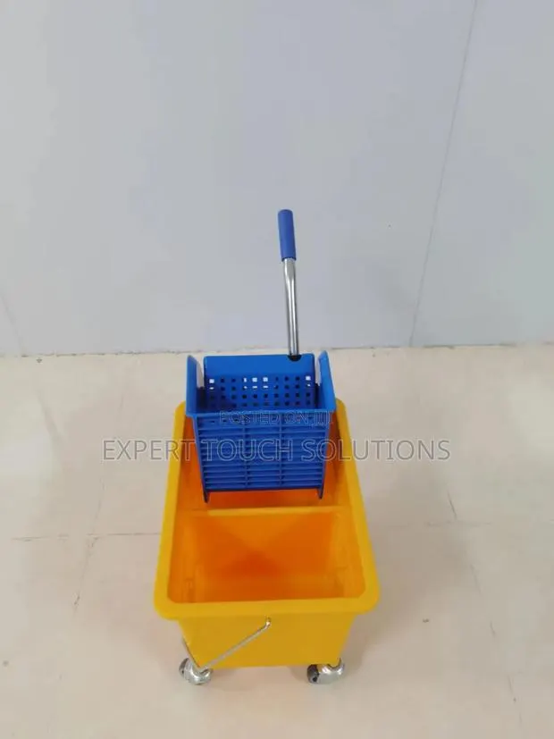 Industrial Mop Bucket · Photo 1