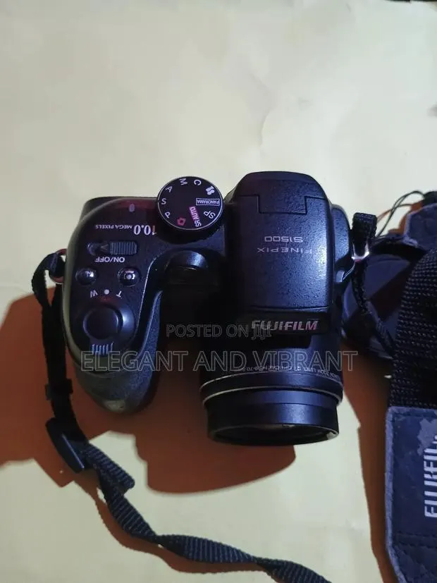 Untexted UK Camera Fujifilm Finepix S Series 10mp · Photo 1