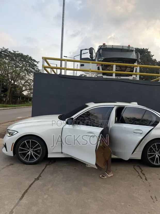 BMW 330i 2019 White · Photo 1
