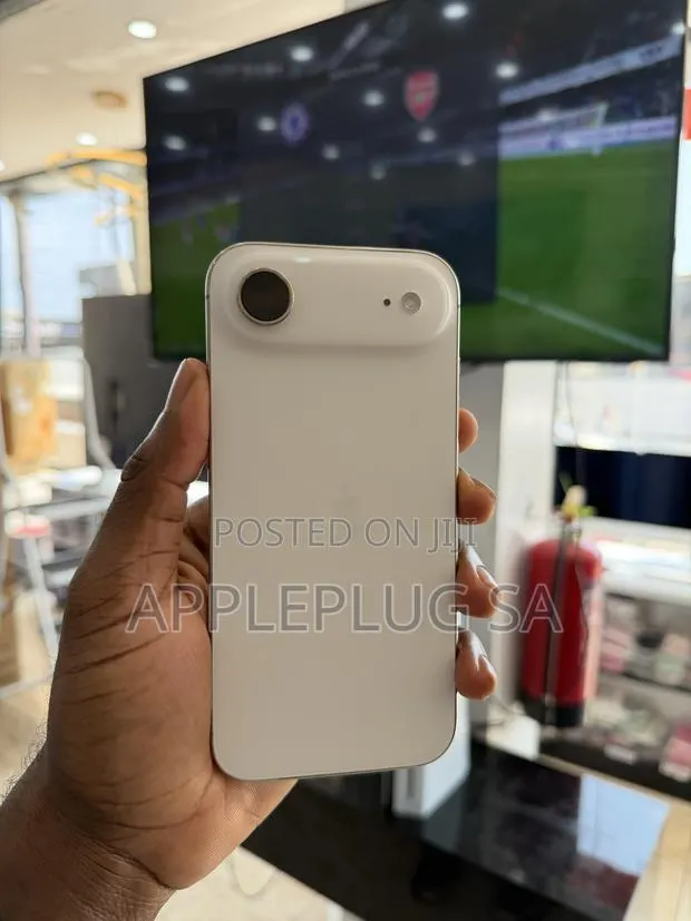 Apple iPhone Air 256 GB Gold · Photo 1