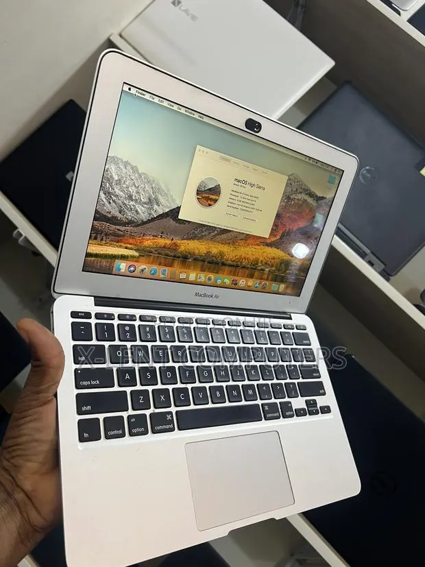 Laptop Apple MacBook Air 8GB Intel Core i5 SSD 128GB · Photo 1