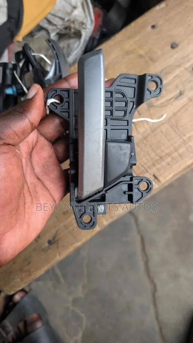 Hyundai Elantra 2018,2019,2020 Inside Door Handle · Photo 1