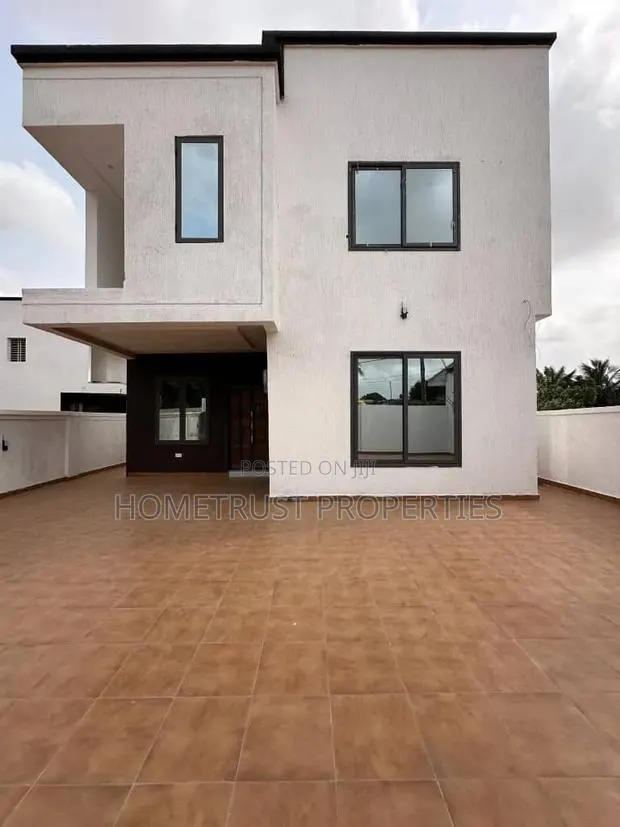3bdrm Duplex in Ashaley Botwe, School Junction for sale · Photo 1