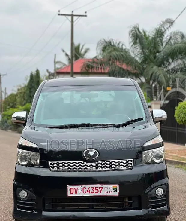 Toyota Voxy 2011 Black · Photo 1