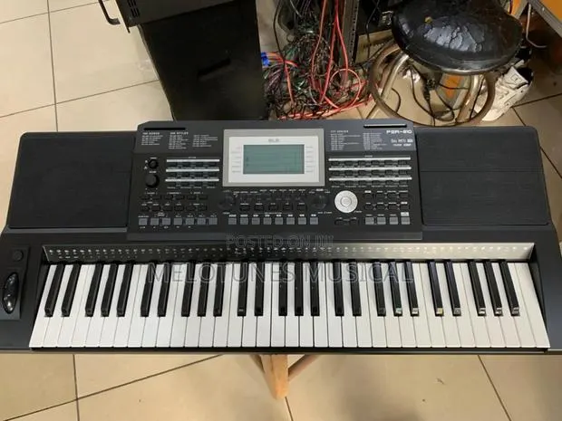 GLS PSR-810 Professional Keyboard · Photo 1