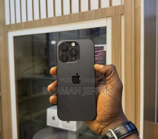 Apple iPhone 16 Pro 256 GB Black · Photo 1