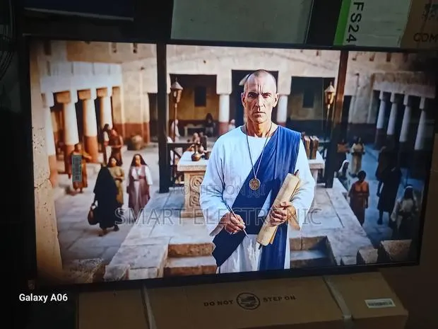 Samsung 43-Inch High Definition Smart Tv · Photo 1