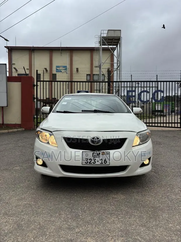Toyota Corolla 2009 White · Photo 1