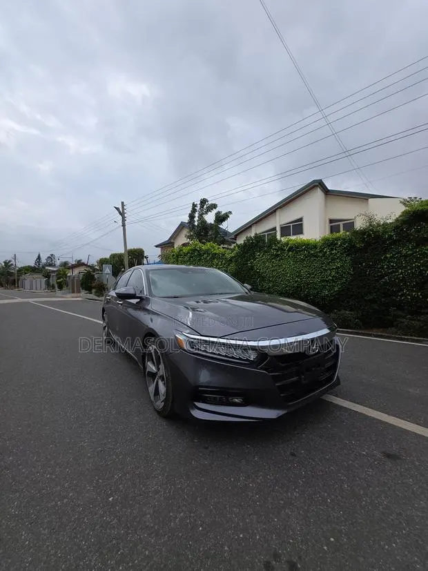 2019 Honda Accord Touring 2.0t - Full Option