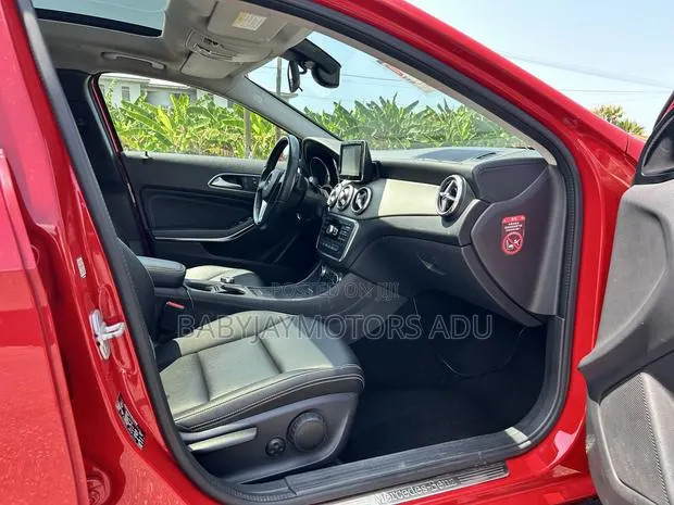 Mercedes-Benz GLA 250 2015 Red · Photo 1