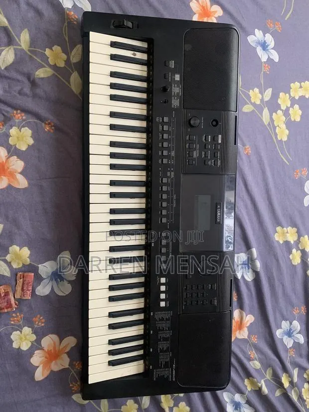 Yamaha PSR-E453 61-Key High-Resolution Portable Digital- Black · Photo 1
