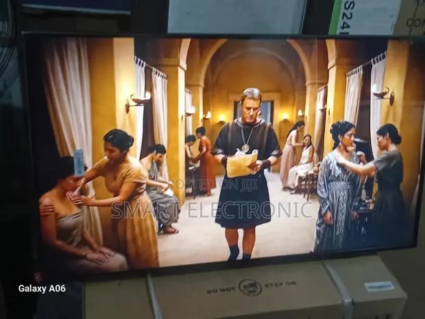 Samsung 43-Inch Elegant Smart Entertainment Tv · Photo 1