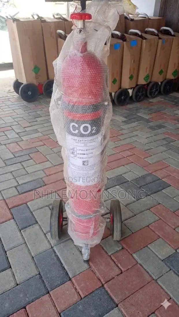 10kg Co2 Fire Extinguisher. · Photo 1