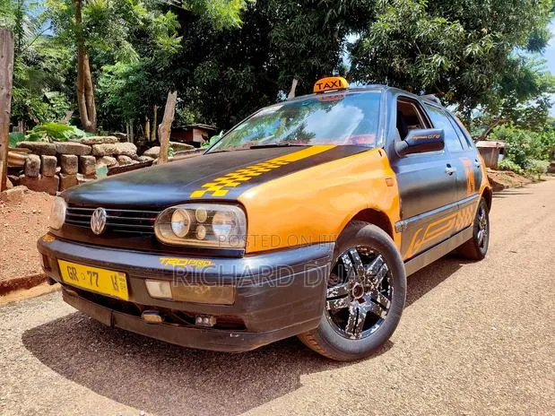 Volkswagen Golf Variant 2000 Black · Photo 1