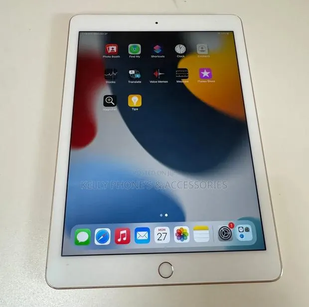 Apple iPad 9.7 32 GB Silver · Photo 1