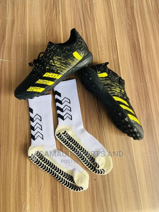 Original Training Gym Boot With Grip Socks at Cool Price · Photo 1