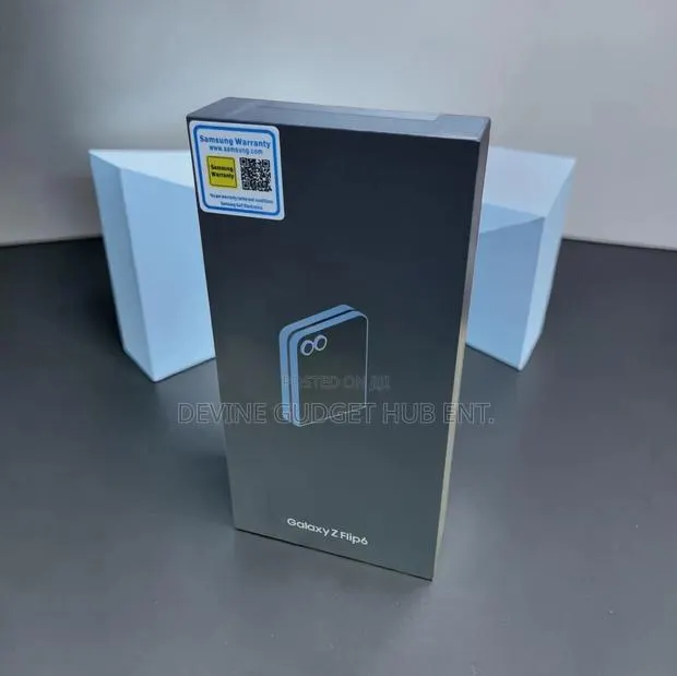 New Samsung Galaxy Z Flip6 256 GB Gold · Photo 1