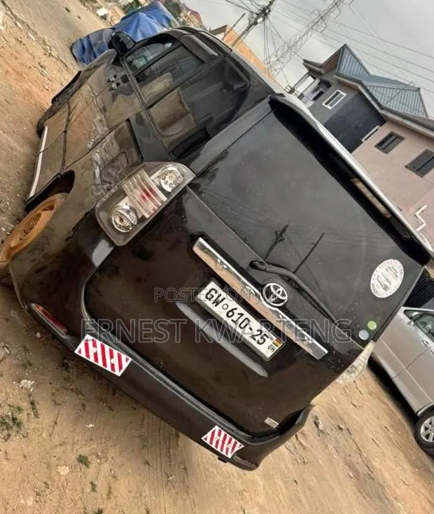 Toyota Voxy 2012 Black · Photo 1