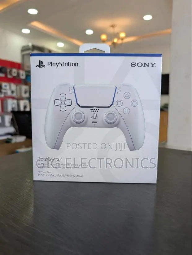 PS5 Dualsense Controller - Chroma Pearl · Photo 1