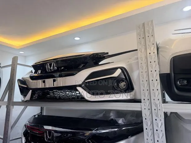 Honda Civic 2016-2022 Hatchback Front Bumper Complete · Photo 1