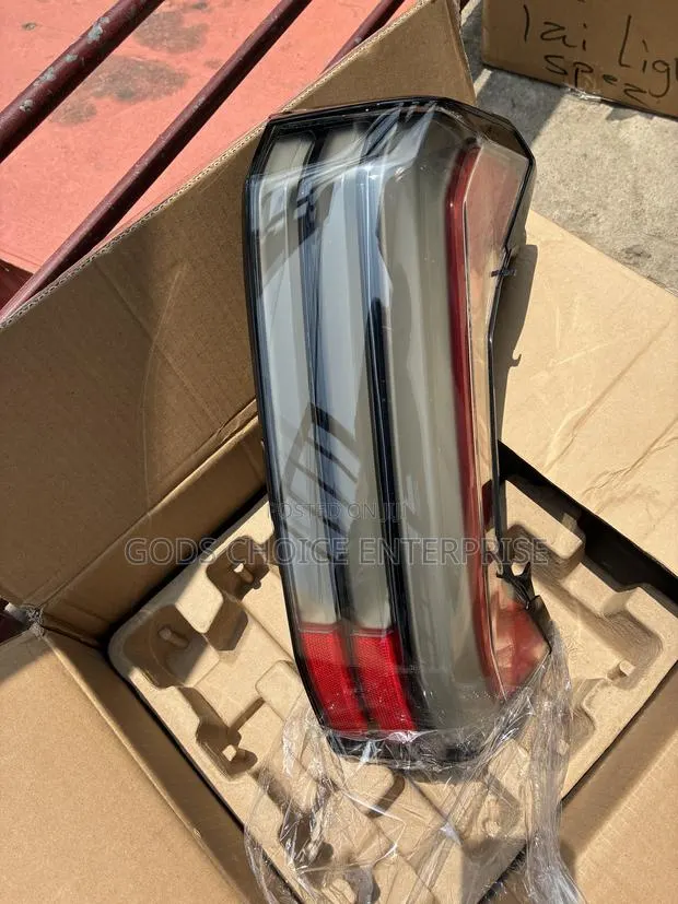 Taillights Tundra 2022-2023-2024-2025 Smoke Type · Photo 1