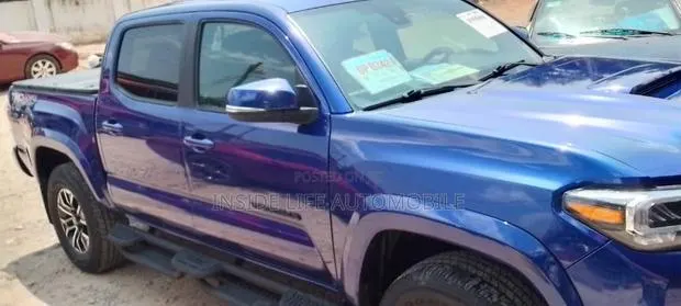 Toyota Tacoma 2023 Blue · Photo 1