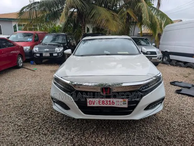 Honda Accord 2018 White · Photo 1