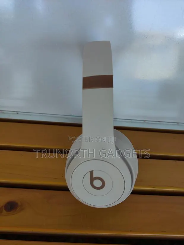 Beats Solo 4 - Bluetooth Wireless on-Ear Headphones · Photo 1