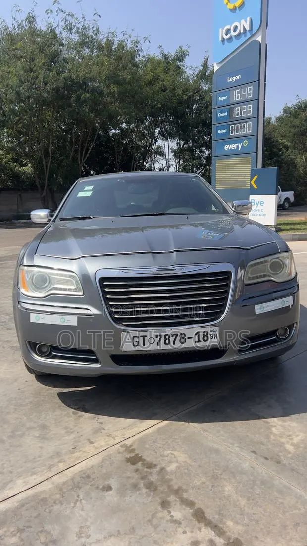 Chrysler 300 300S V6 3.5 AWD 2012 Gray · Photo 1