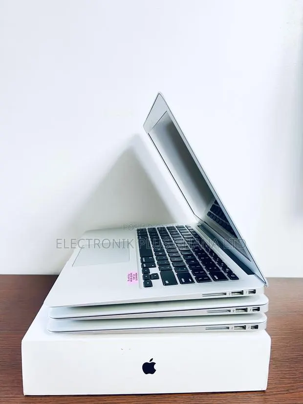 Laptop Apple MacBook Air 2015 8GB Intel Core i5 SSD 256GB · Photo 1
